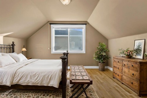 4416 Quentin Court Sw, Calgary, AB - Indoor Photo Showing Bedroom
