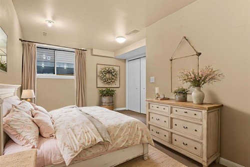 4416 Quentin Court Sw, Calgary, AB - Indoor Photo Showing Bedroom