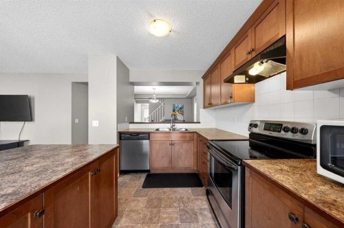 899 Windhaven Close Sw, Airdrie, AB - Indoor Photo Showing Kitchen With Double Sink