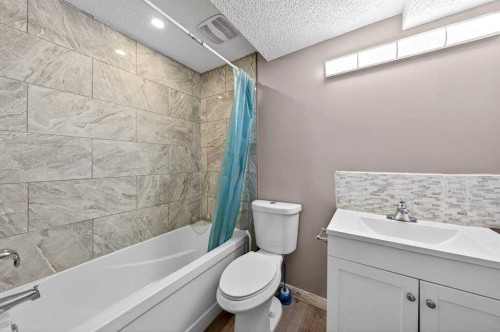 899 Windhaven Close Sw, Airdrie, AB - Indoor Photo Showing Bathroom