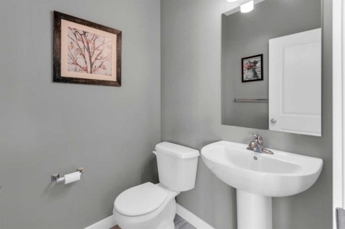594 Hillcrest Road Sw, Airdrie, AB - Indoor Photo Showing Bathroom