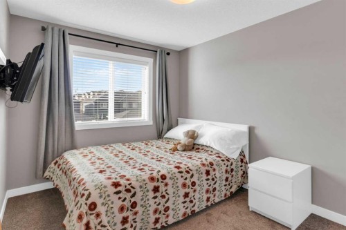 594 Hillcrest Road Sw, Airdrie, AB - Indoor Photo Showing Bedroom