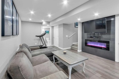 594 Hillcrest Road Sw, Airdrie, AB - Indoor