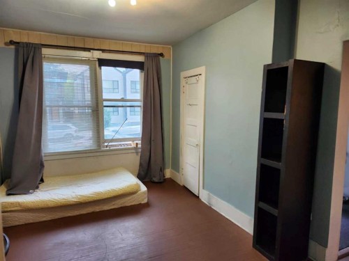 522 21 Avenue Nw, Calgary, AB - Indoor Photo Showing Bedroom