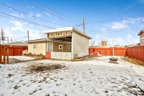 1986 Cottonwood Crescent Se, Calgary, AB - Outdoor