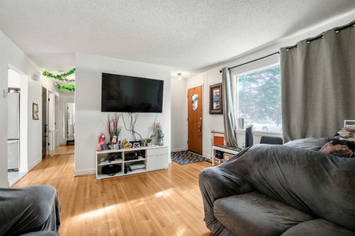 1986 Cottonwood Crescent Se, Calgary, AB - Indoor Photo Showing Living Room