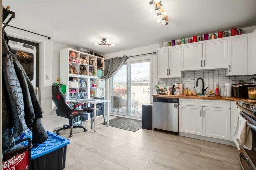 1986 Cottonwood Crescent Se, Calgary, AB - Indoor Photo Showing Kitchen With Stainless Steel Kitchen