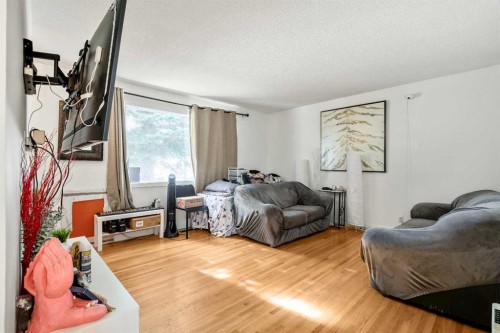 1986 Cottonwood Crescent Se, Calgary, AB - Indoor Photo Showing Bedroom