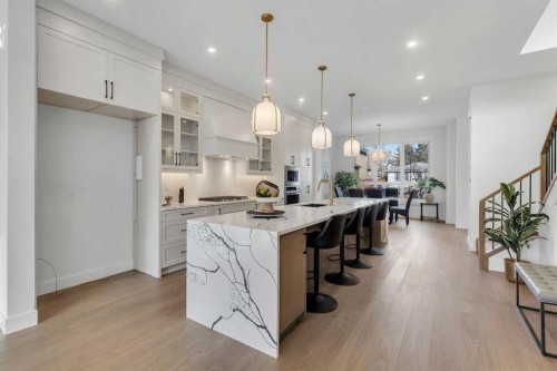 4525 20 Avenue Nw, Calgary, AB - Indoor Photo Showing Kitchen With Upgraded Kitchen