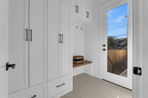 4525 20 Avenue Nw, Calgary, AB - Indoor Photo Showing Other Room