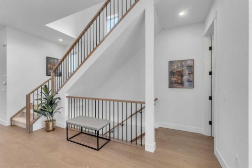 4525 20 Avenue Nw, Calgary, AB - Indoor Photo Showing Other Room