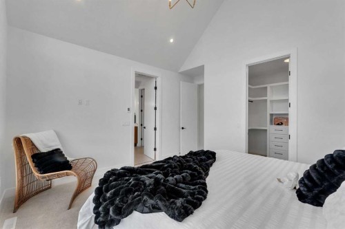 4525 20 Avenue Nw, Calgary, AB - Indoor Photo Showing Bedroom