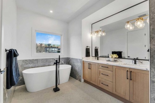 4525 20 Avenue Nw, Calgary, AB - Indoor Photo Showing Bathroom