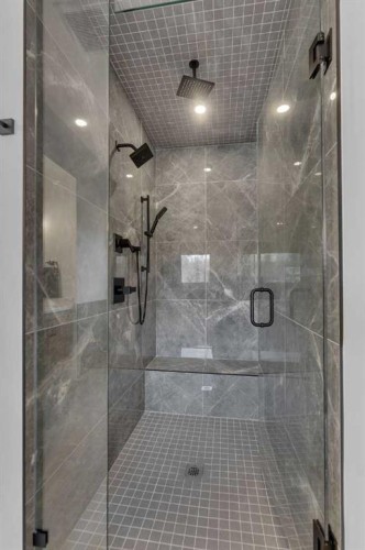 4525 20 Avenue Nw, Calgary, AB - Indoor Photo Showing Bathroom