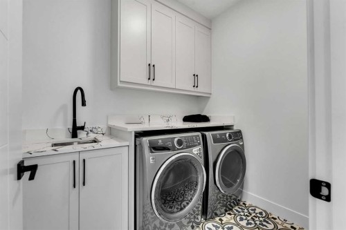 4525 20 Avenue Nw, Calgary, AB - Indoor Photo Showing Laundry Room