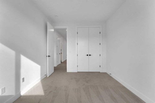 4525 20 Avenue Nw, Calgary, AB - Indoor Photo Showing Other Room