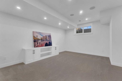 4525 20 Avenue Nw, Calgary, AB - Indoor Photo Showing Other Room
