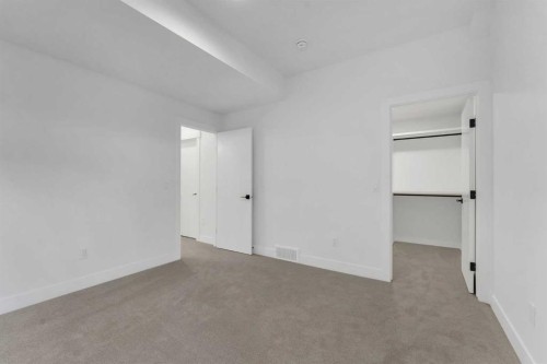 4525 20 Avenue Nw, Calgary, AB - Indoor Photo Showing Other Room