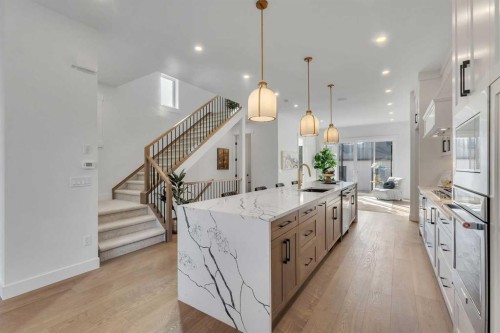4525 20 Avenue Nw, Calgary, AB - Indoor Photo Showing Kitchen With Upgraded Kitchen