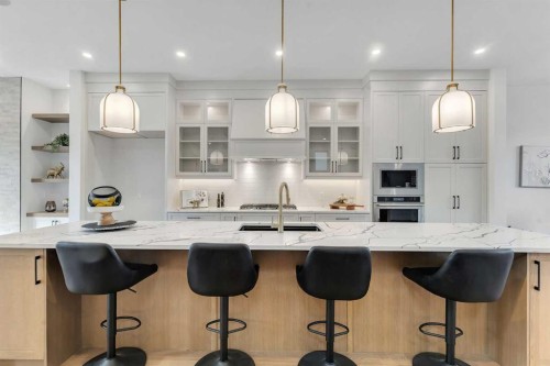 4525 20 Avenue Nw, Calgary, AB - Indoor Photo Showing Kitchen With Upgraded Kitchen