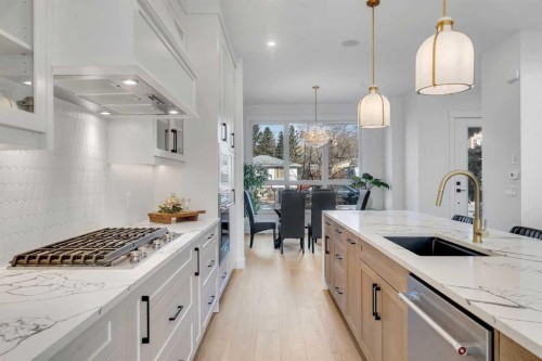 4525 20 Avenue Nw, Calgary, AB - Indoor Photo Showing Kitchen With Upgraded Kitchen