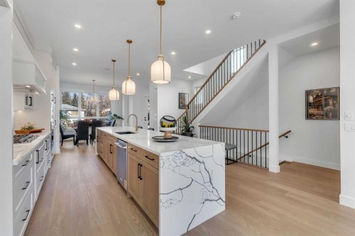 4525 20 Avenue Nw, Calgary, AB - Indoor Photo Showing Kitchen With Upgraded Kitchen