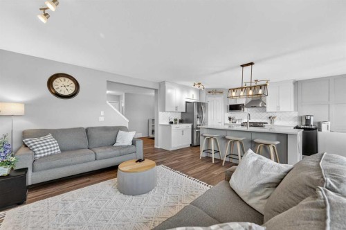 201 Saddlecrest Way Ne, Calgary, AB - Indoor Photo Showing Living Room