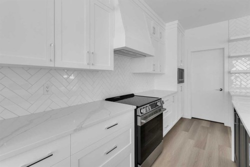 140 Copperhead Road Se, Calgary, AB - Indoor Photo Showing Kitchen