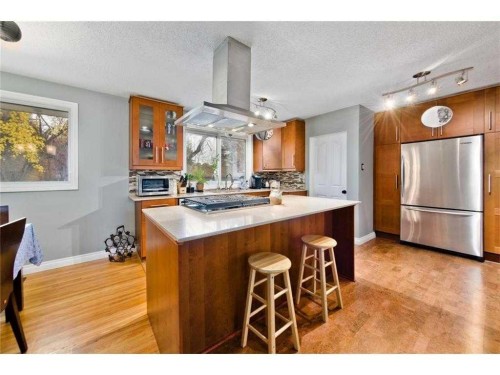 81 Westminster Drive Sw, Calgary, AB - Indoor Photo Showing Kitchen