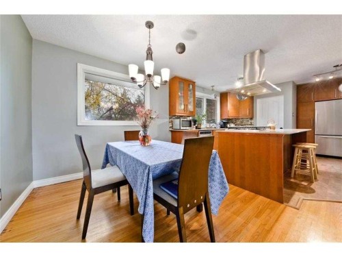 81 Westminster Drive Sw, Calgary, AB - Indoor Photo Showing Dining Room