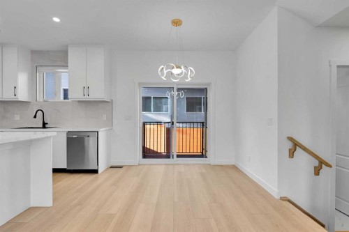 2605 1 Street Ne, Calgary, AB - Indoor Photo Showing Kitchen