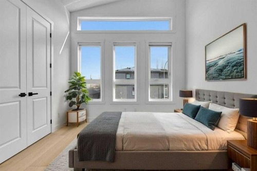 2605 1 Street Ne, Calgary, AB - Indoor Photo Showing Bedroom