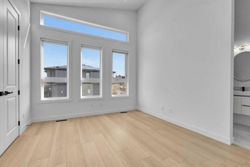 2605 1 Street Ne, Calgary, AB - Indoor Photo Showing Other Room