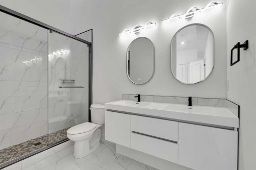 2605 1 Street Ne, Calgary, AB - Indoor Photo Showing Bathroom