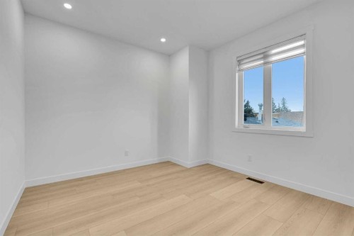 2605 1 Street Ne, Calgary, AB - Indoor Photo Showing Other Room