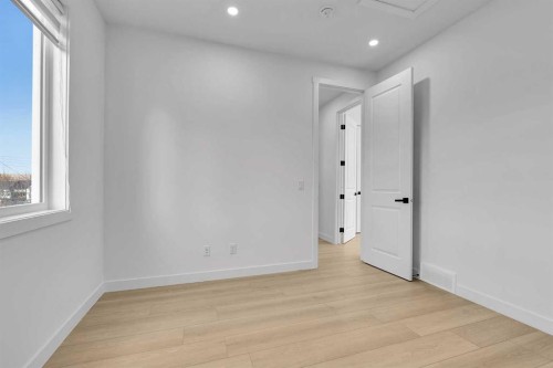 2605 1 Street Ne, Calgary, AB - Indoor Photo Showing Other Room