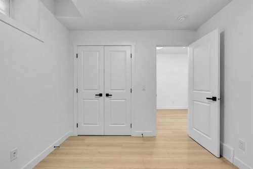 2605 1 Street Ne, Calgary, AB - Indoor Photo Showing Other Room