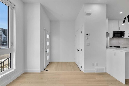 2605 1 Street Ne, Calgary, AB - Indoor