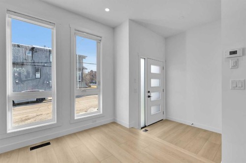 2605 1 Street Ne, Calgary, AB - Indoor Photo Showing Other Room