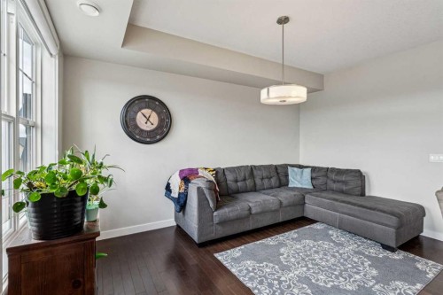 30 Cranbrook Villas Se, Calgary, AB - Indoor Photo Showing Living Room