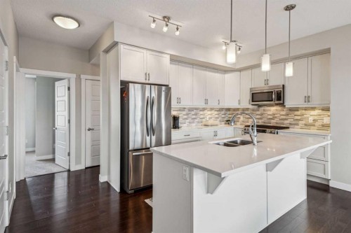 30 Cranbrook Villas Se, Calgary, AB - Indoor Photo Showing Kitchen With Double Sink With Upgraded Kitchen