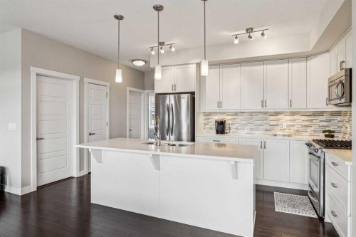 30 Cranbrook Villas Se, Calgary, AB - Indoor Photo Showing Kitchen With Double Sink With Upgraded Kitchen