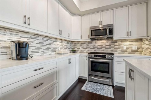 30 Cranbrook Villas Se, Calgary, AB - Indoor Photo Showing Kitchen With Upgraded Kitchen
