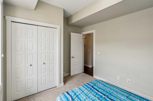 30 Cranbrook Villas Se, Calgary, AB - Indoor Photo Showing Bedroom