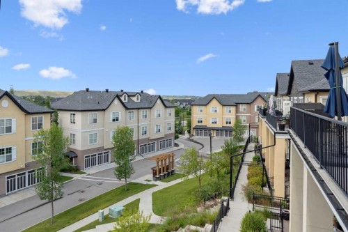 30 Cranbrook Villas Se, Calgary, AB - Outdoor