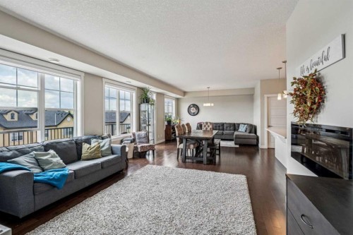30 Cranbrook Villas Se, Calgary, AB - Indoor Photo Showing Living Room
