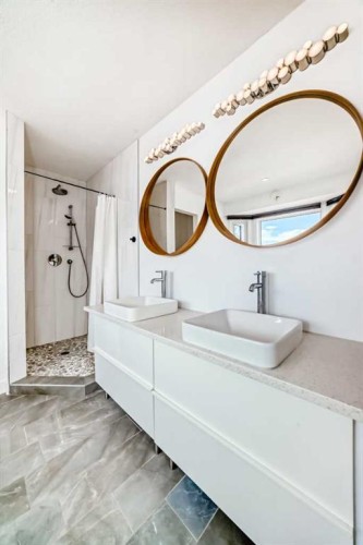 7 Signature Mews Sw, Calgary, AB - Indoor Photo Showing Bathroom