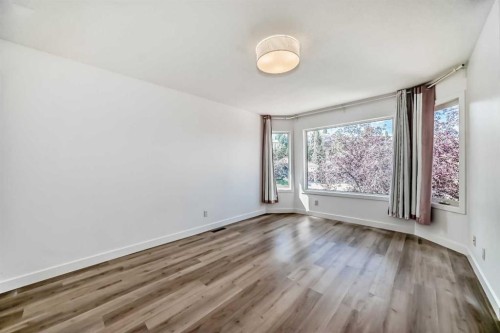 7 Signature Mews Sw, Calgary, AB - Indoor Photo Showing Other Room