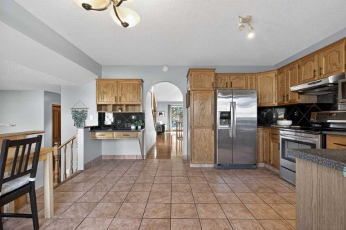 28 Mckerrell Close Se, Calgary, AB - Indoor Photo Showing Kitchen
