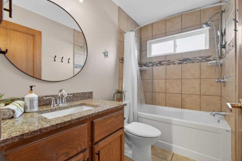 28 Mckerrell Close Se, Calgary, AB - Indoor Photo Showing Bathroom